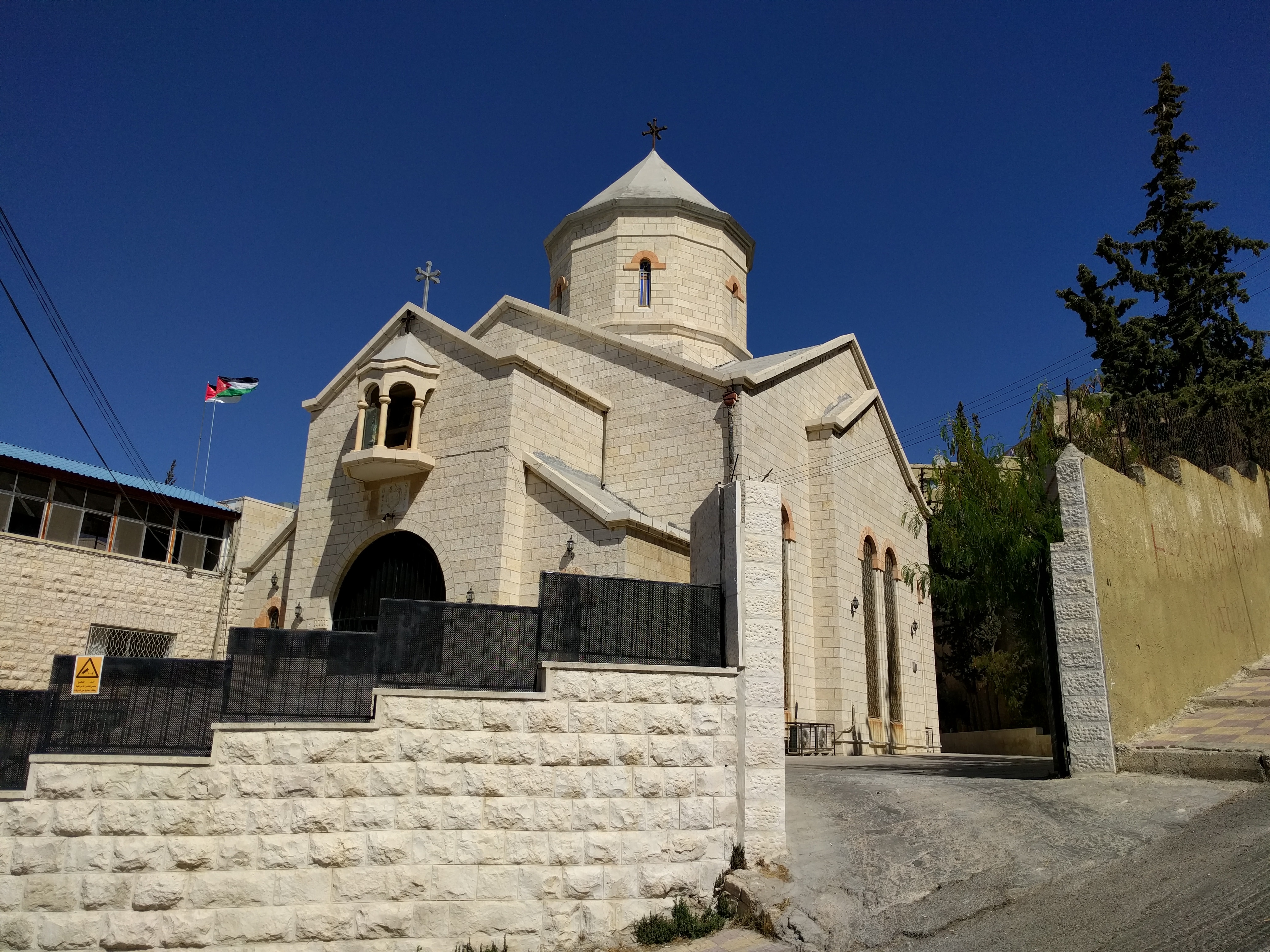 /alanorth/picturingjordan.com/media/commit/24808e89fbae8bbc54d677759e544fb7c31d4e03/public/2016/09/saint-thaddeus-church-amman/IMG_20160919_141959.jpg