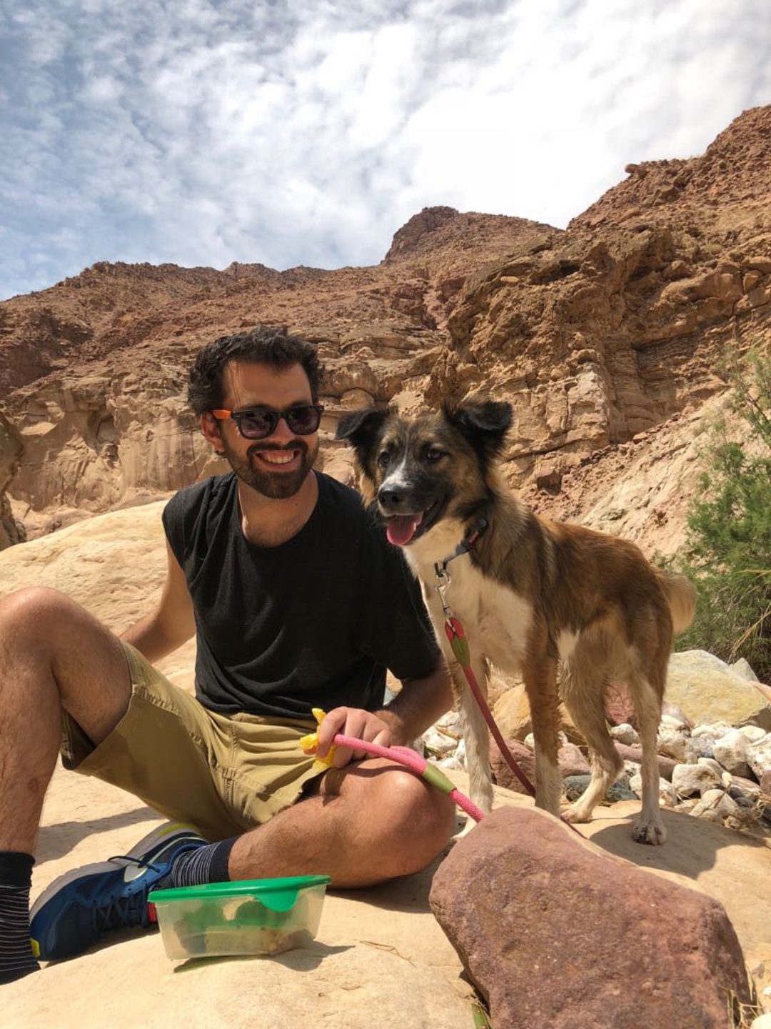 /alanorth/picturingjordan.com/media/commit/a7f97ddf287c4bc5da5cba70180312d744538f68/static/2019/04/2018-04-28-alan-wadi-assal.jpg
