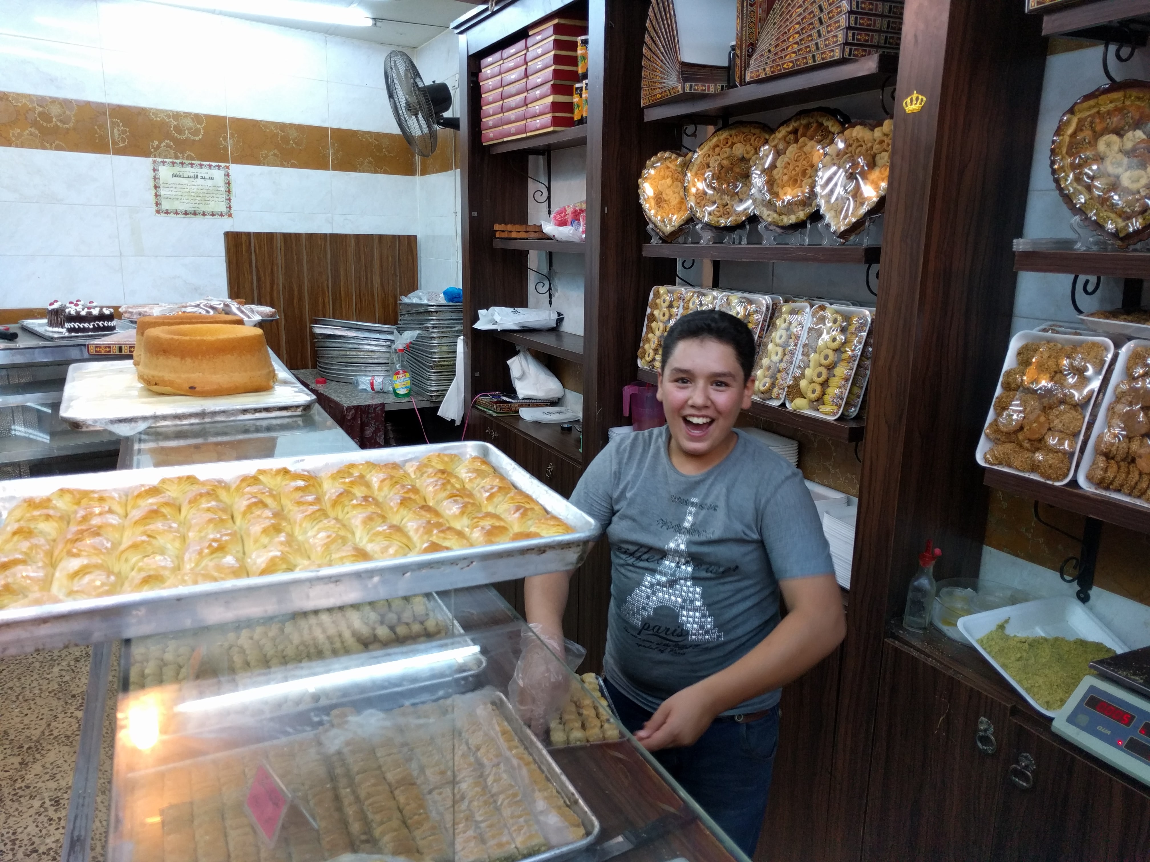 /alanorth/picturingjordan.com/media/commit/e03632d4b53ba945341f6f4829f87a12fdda1872/content/posts/buying-baklava-amman/IMG_20160810_160953.jpg