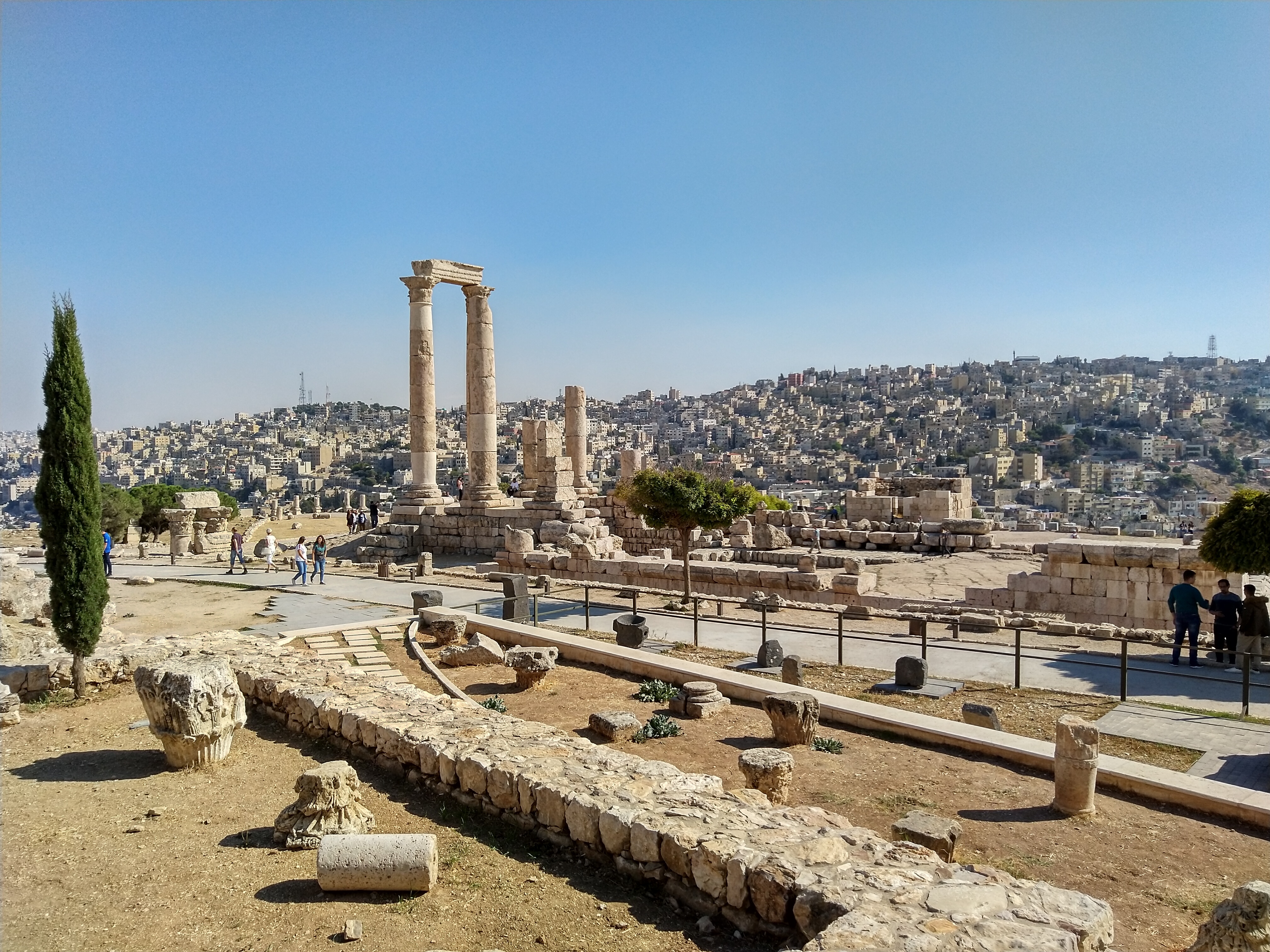 /alanorth/picturingjordan.com/media/commit/e03632d4b53ba945341f6f4829f87a12fdda1872/content/posts/iconic-roman-ruins-amman/2019-11-01-amman-citadel.jpg